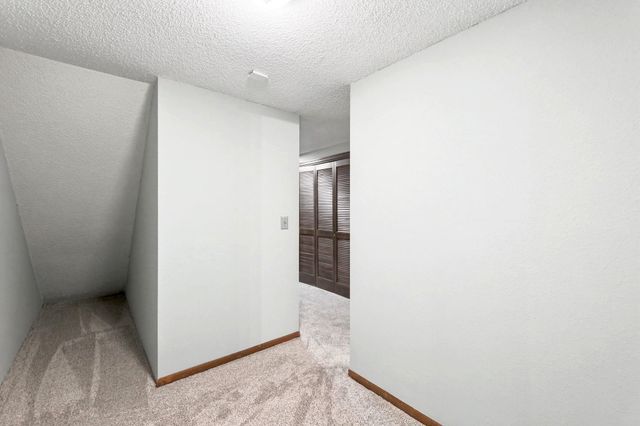 403 N Basswood Ln, Haysville, KS 67060