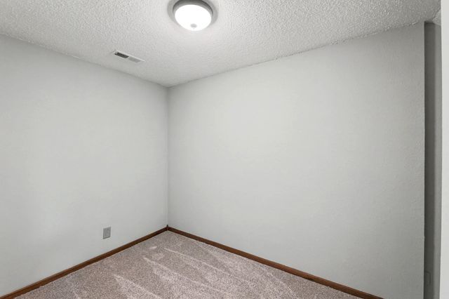 403 N Basswood Ln, Haysville, KS 67060