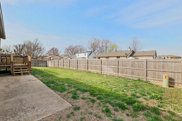 403 N Basswood Ln, Haysville, KS 67060