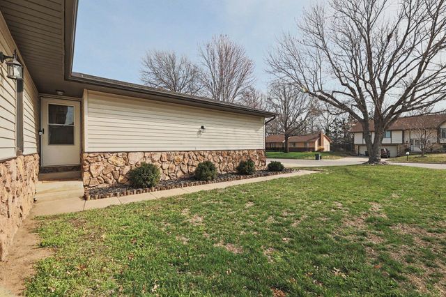 403 N Basswood Ln, Haysville, KS 67060
