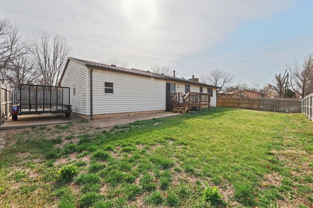 403 N Basswood Ln, Haysville, KS 67060