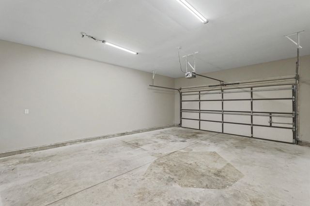 403 N Basswood Ln, Haysville, KS 67060