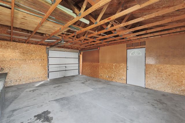 403 N Basswood Ln, Haysville, KS 67060