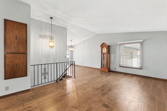 403 N Basswood Ln, Haysville, KS 67060