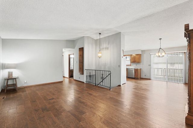 403 N Basswood Ln, Haysville, KS 67060