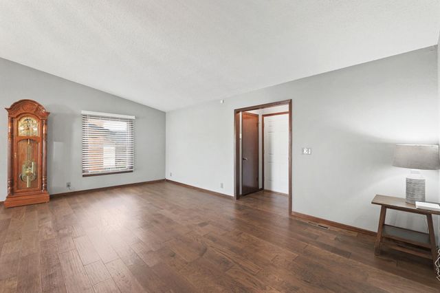 403 N Basswood Ln, Haysville, KS 67060