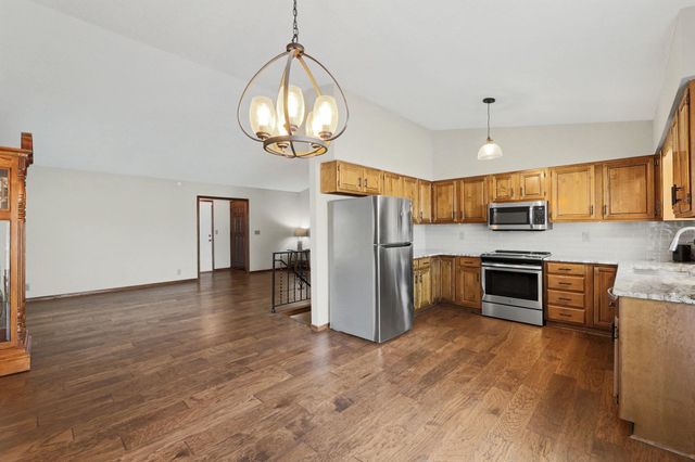 403 N Basswood Ln, Haysville, KS 67060