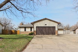 403 N Basswood Ln, Haysville, KS 67060