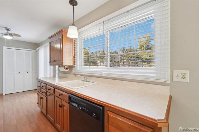 23737 Stonehenge Boulevard, Novi, MI 48375