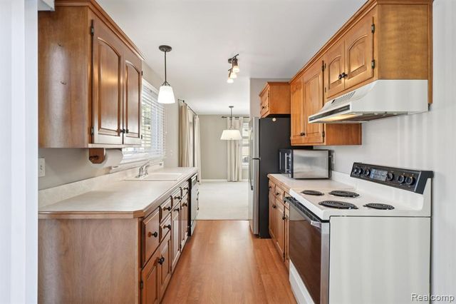 23737 Stonehenge Boulevard, Novi, MI 48375