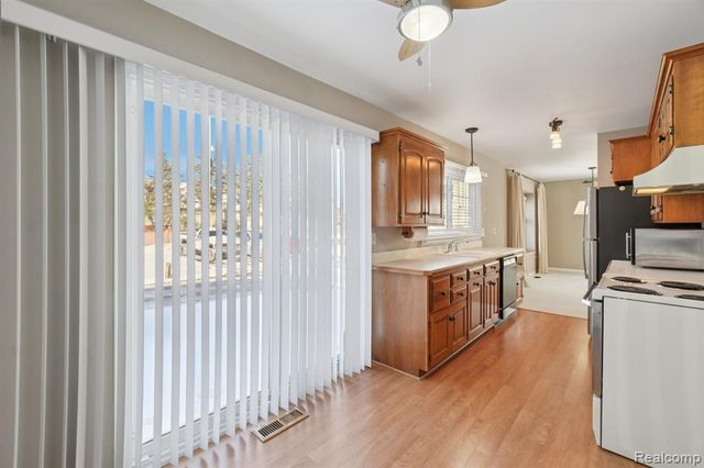 23737 Stonehenge Boulevard, Novi, MI 48375