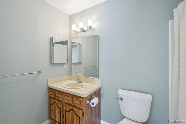 23737 Stonehenge Boulevard, Novi, MI 48375