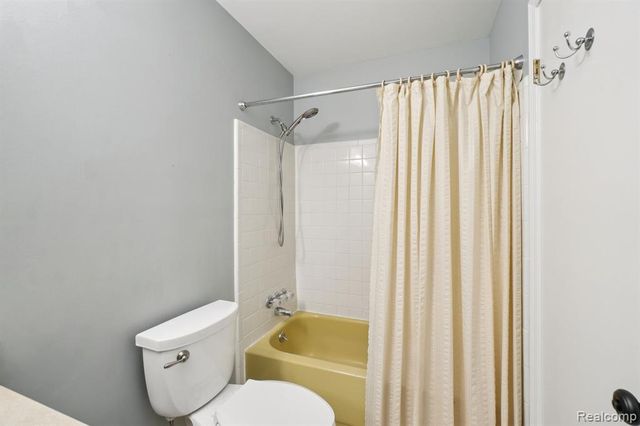 23737 Stonehenge Boulevard, Novi, MI 48375