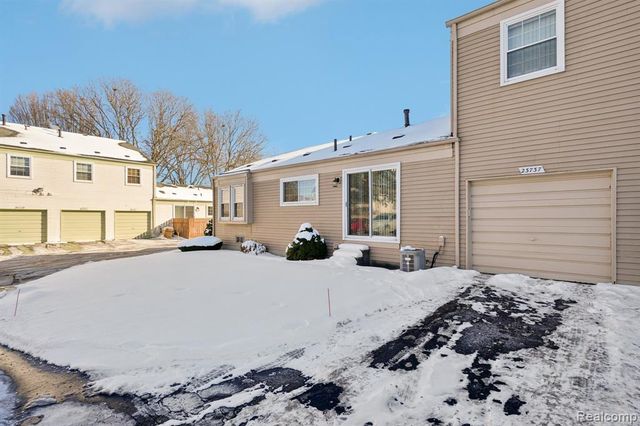 23737 Stonehenge Boulevard, Novi, MI 48375