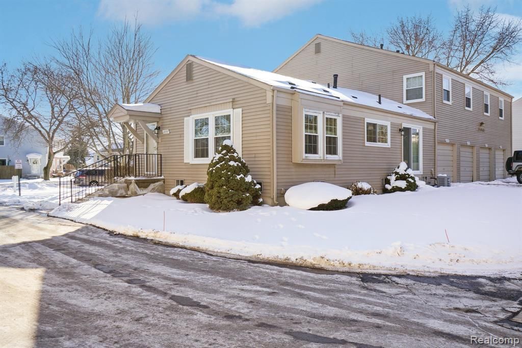 23737 Stonehenge Boulevard, Novi, MI 48375