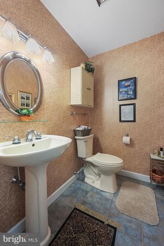 5 W FAIRWAYS CIR, Smyrna, DE 19977