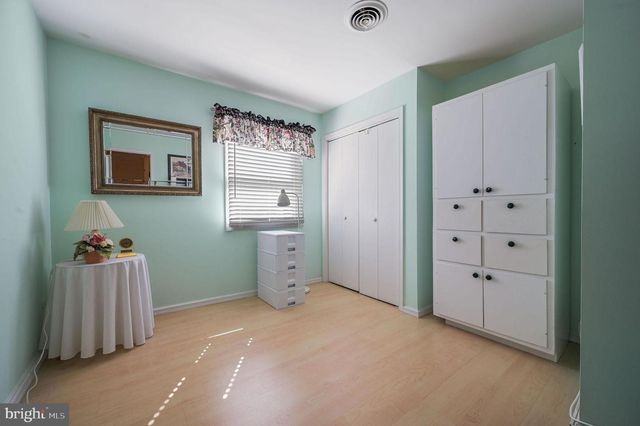 5 W FAIRWAYS CIR, Smyrna, DE 19977