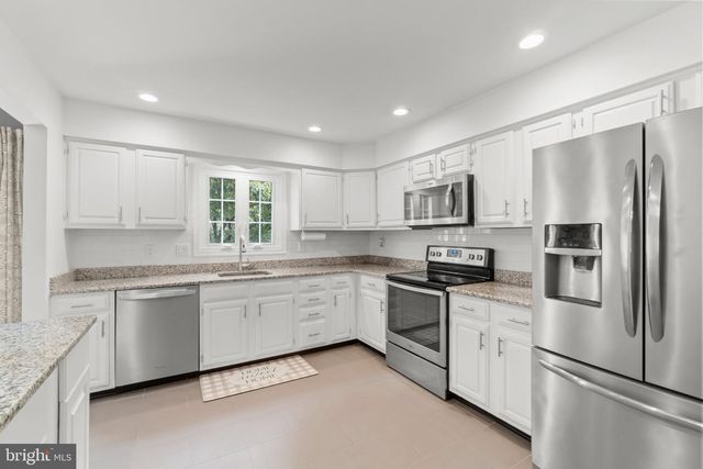 23 HILLTOP LN, Medford, NJ 08055