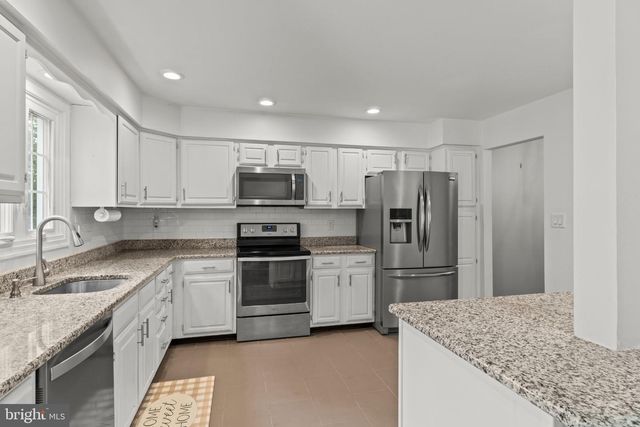 23 HILLTOP LN, Medford, NJ 08055