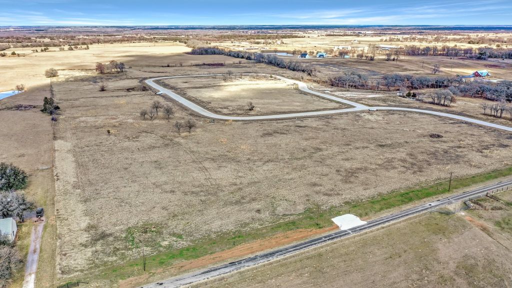 2244 Sundance Road, Whitesboro, TX 76273