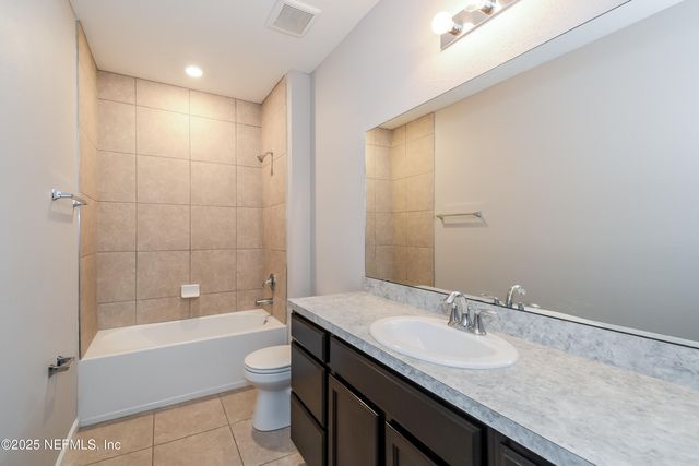 5366 PRESTON BENTLEY Drive, Jacksonville, FL 32218