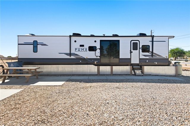 886 S San Pedro Road, Golden Valley, AZ 86413