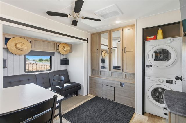 886 S San Pedro Road, Golden Valley, AZ 86413