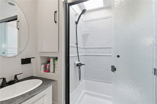 886 S San Pedro Road, Golden Valley, AZ 86413