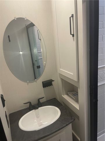 886 S San Pedro Road, Golden Valley, AZ 86413