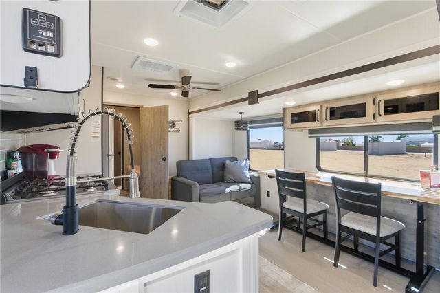 886 S San Pedro Road, Golden Valley, AZ 86413