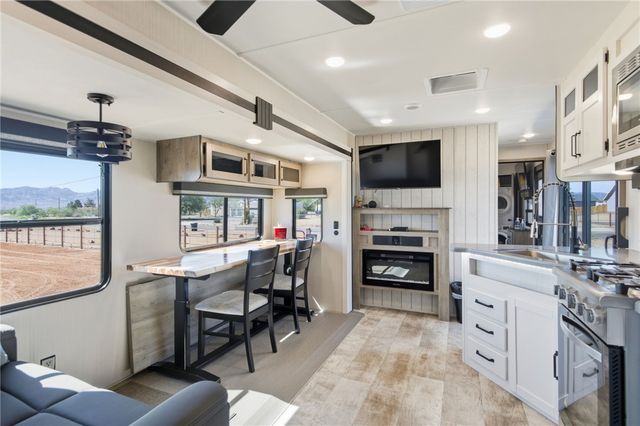 886 S San Pedro Road, Golden Valley, AZ 86413