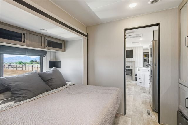 886 S San Pedro Road, Golden Valley, AZ 86413