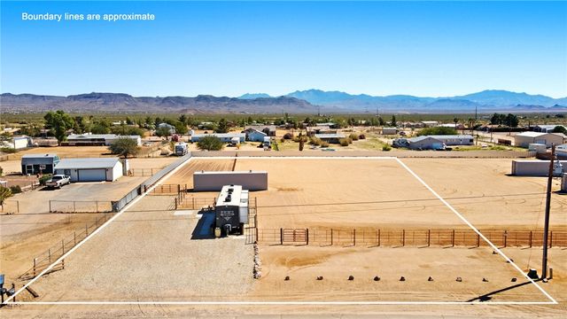 886 S San Pedro Road, Golden Valley, AZ 86413