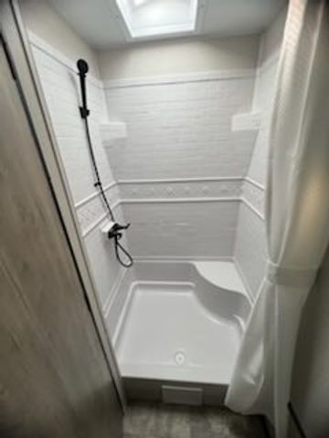 886 S San Pedro Road, Golden Valley, AZ 86413