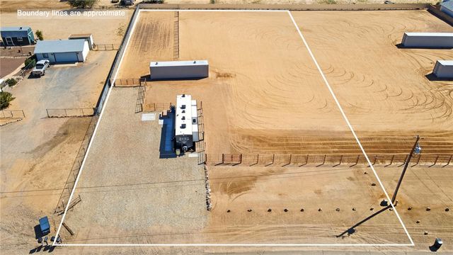 886 S San Pedro Road, Golden Valley, AZ 86413