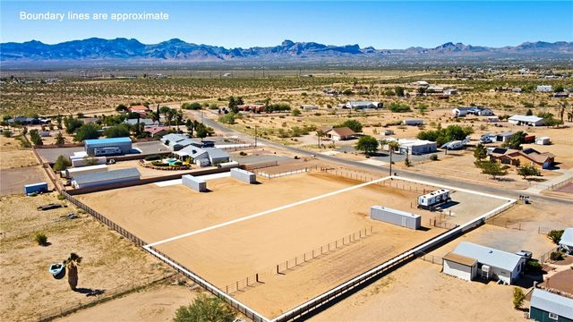 886 S San Pedro Road, Golden Valley, AZ 86413