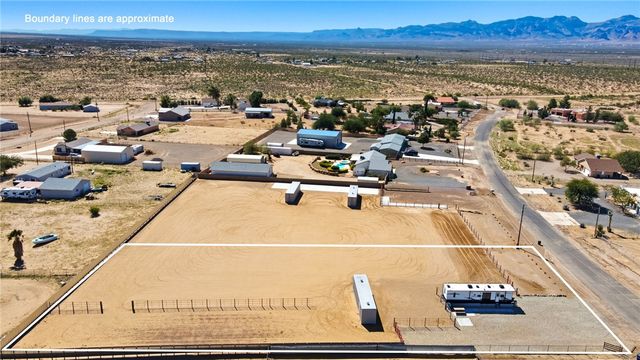 886 S San Pedro Road, Golden Valley, AZ 86413