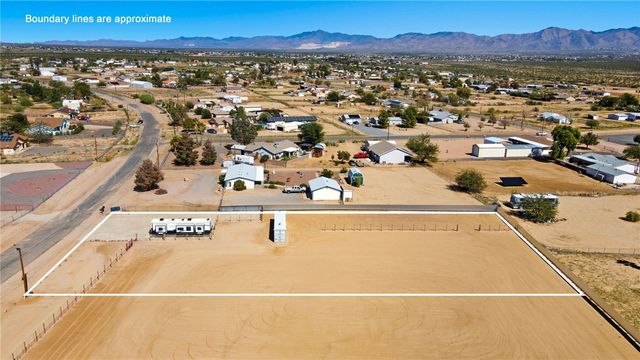 886 S San Pedro Road, Golden Valley, AZ 86413