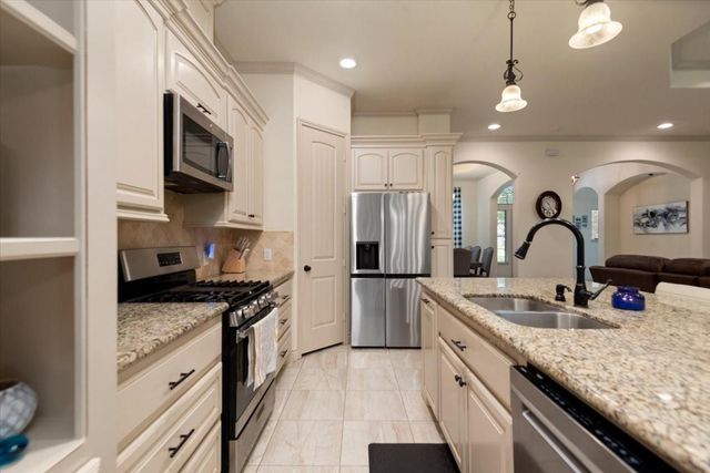 611 Parthenon Place, New Caney, TX 77357