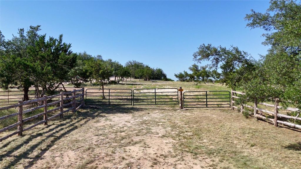 8364 W Fitzhugh RD, Dripping Springs, TX 78620