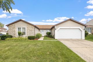 160 Brookside Drive, Glendale Heights, IL 60139