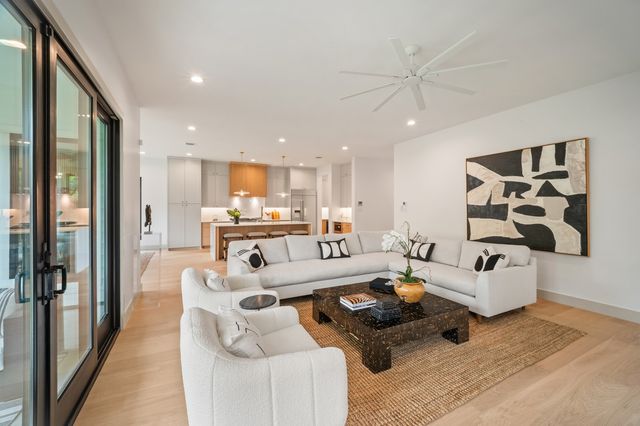 4235 Somerville Avenue, Dallas, TX 75206