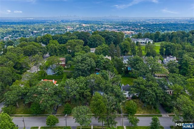 51 Afterglow Avenue, Verona, NJ 07044