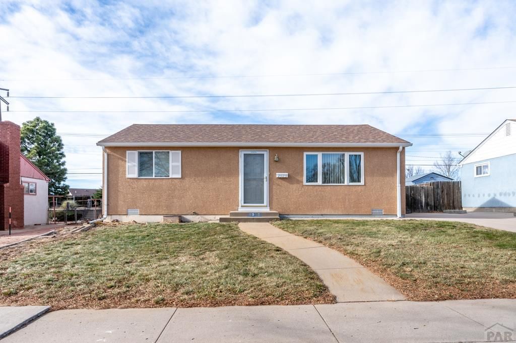 1523 Jerry Murphy Rd, Pueblo, CO 81001