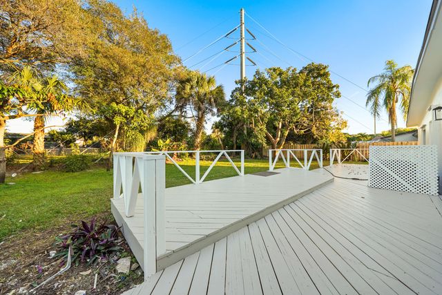 6934 Tradewind Way, Lake Worth, FL 33462