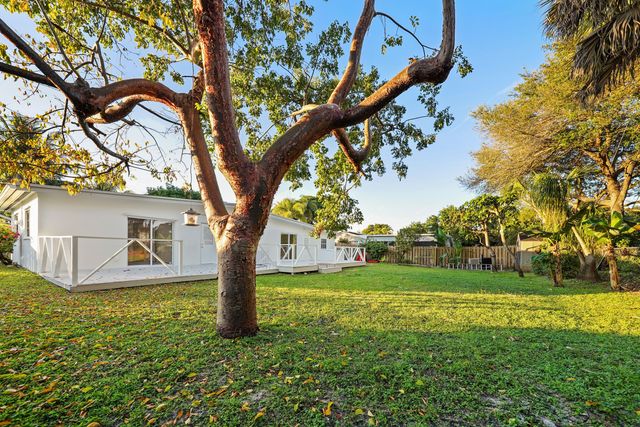 6934 Tradewind Way, Lake Worth, FL 33462