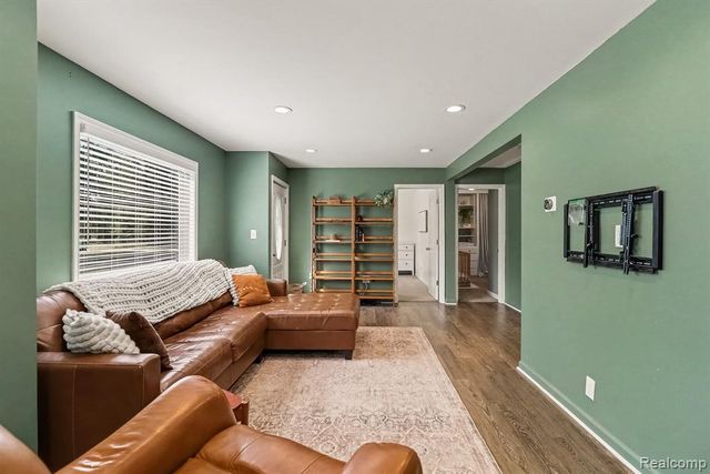 249 S Coats Road, Oxford, MI 48371