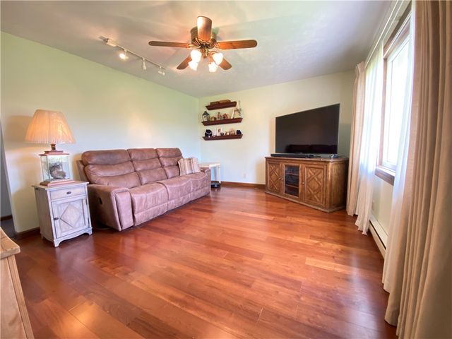 240 Hamburg Road, Hempfield Twp, PA 16125