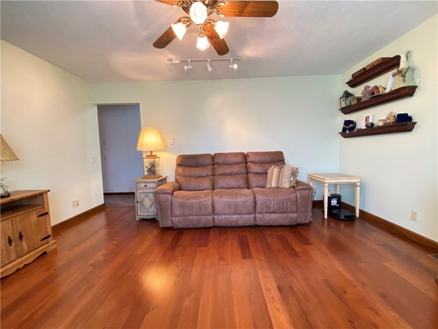 240 Hamburg Road, Hempfield Twp, PA 16125