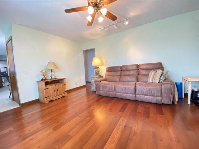 240 Hamburg Road, Hempfield Twp, PA 16125